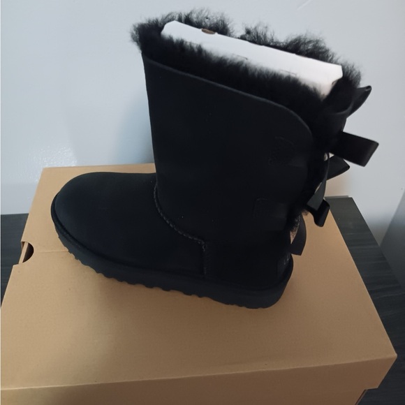 Black authentic Ugg boots brand new size 5 in women. - Picture 2 of 2